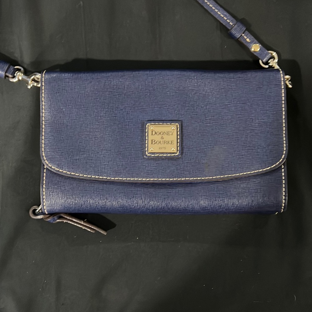 Dooney & Bourke cross body pocket book - Picture 1 of 5
